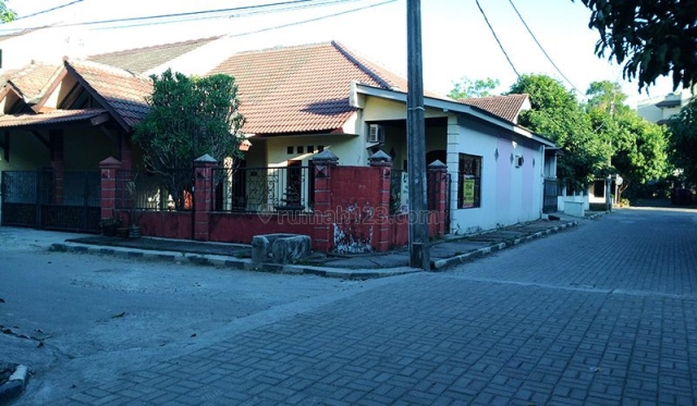 Rumah di hook dengan kondisi bagus dan akses strategis di Puri Hutama, Jatimulya, Bekasi