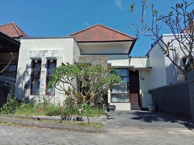 Minimalist house with a strategic location in Jimbaran, Jimbaran, Badung