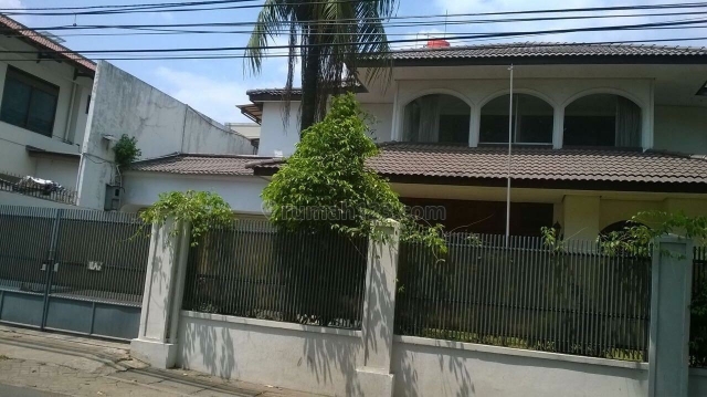 RUMAH LUAS DENGAN BANGUNAN KOKOH LOKASI STRATEGIS DI DHARMAWANGSA JAKSEL, Kebayoran Baru, Jakarta Selatan