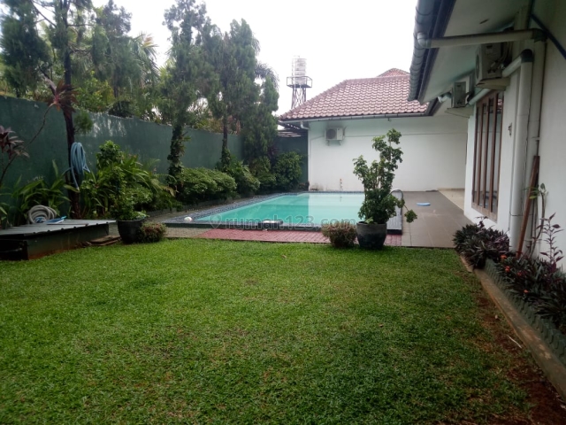 RUMAH DI KEMANG HALAMAN SGT LUAS COCOK UNTUK EXPART, Kemang, Jakarta Selatan