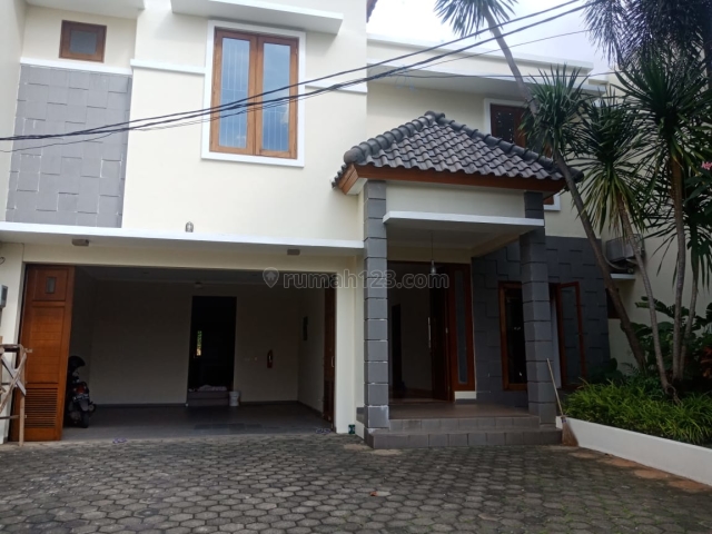 Rumah Mewah di Kemang Selatan 5BR 2 Lantai Siap Huni Unfurnished Kolam Renang, Kemang, Jakarta Selatan