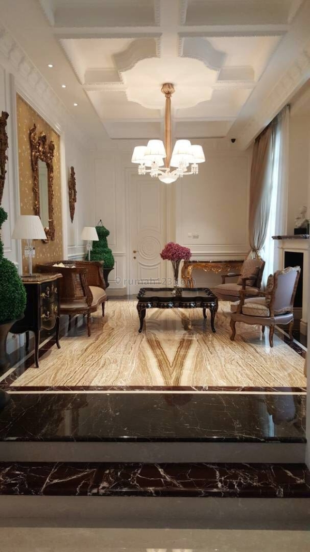 Rumah mewah Standard Rizt Carlton di lingkungan elit Jl. Kartika Utama, Pondok Indah, Pondok Indah, Jakarta Selatan