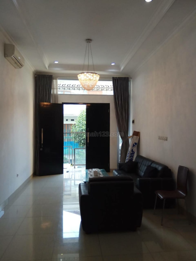 Rumah Siap Huni Agung Barat, SHM , 7X14 , 2,5Lantai , Tinggi dari jalan, Lebar jalan 3 mobil, Sunter, Jakarta Utara