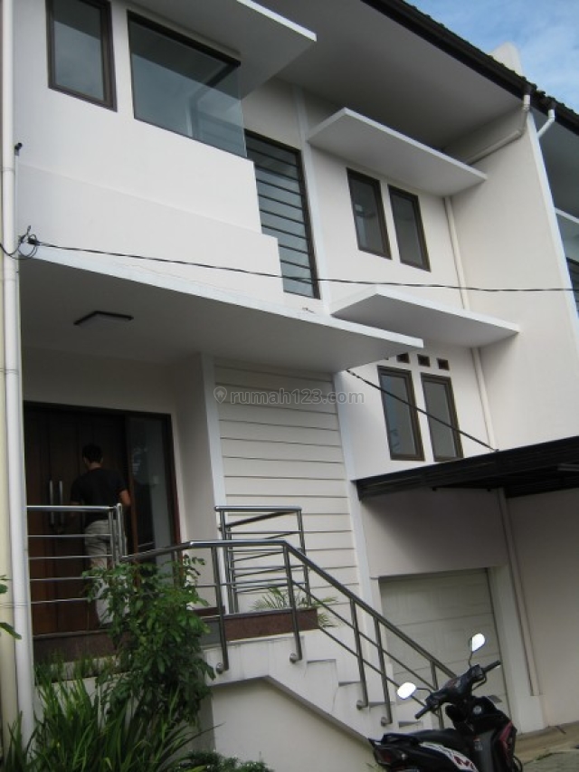 Rumah Minimalis Sayap Pasteur Surya Sumantri Kumala Garden Cibogo Bandung (tersedia 3 unit), Surya Sumantri, Bandung