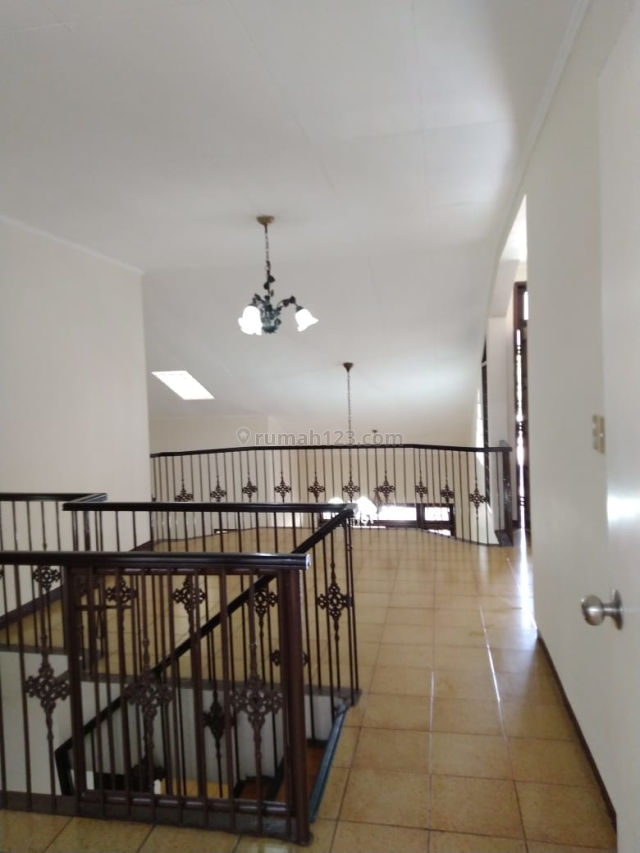 Rumah di Pondok Indah di Alam elok kawasan asri dan tenang dki jakarta selatan, Pondok Indah, Jakarta Selatan