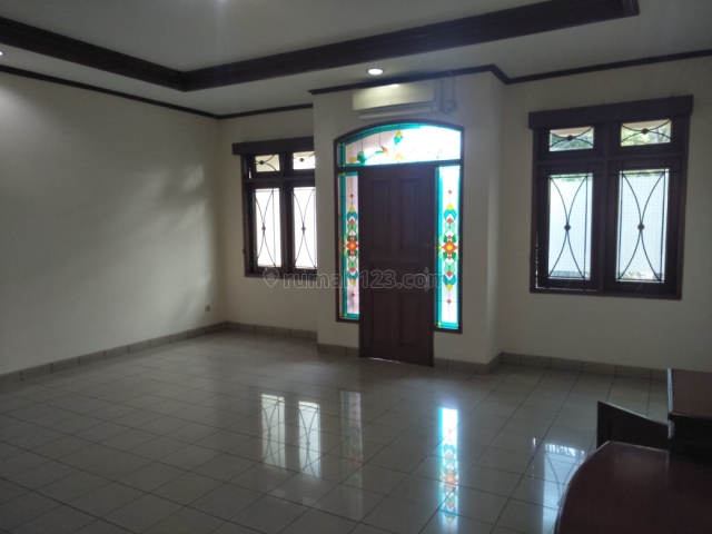rumah di jl. Gaharu cilandak jaksel. Jalan depan lebar, strategis dan bebas banjir, dekat kejl.cipete raya, fatmawati raya (mrt), Cipete, Jakarta Selatan