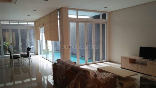 Rumah di kemang full furnised lokasi strategis ada s.pool dki jakarta selatan, Kemang, Jakarta Selatan