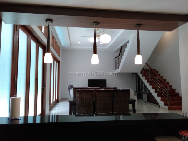 cozy living home in Senopati area, quiet, serene, jalan lebar 5 mnt to SCBD Toll semanggi with swm pool, Senopati, Jakarta Selatan