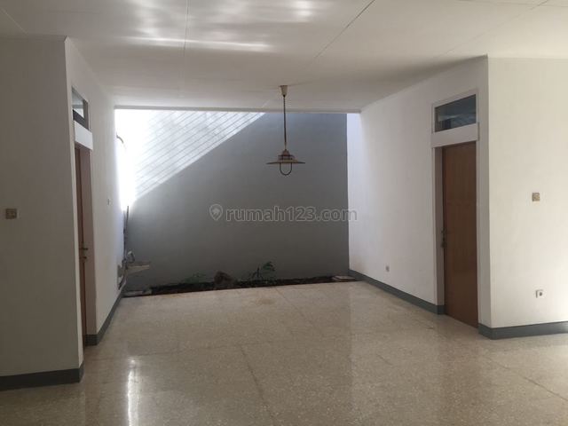 RUMAH LUAS 350 M2 CINERE HANYA 3 M-an SAJA, Cinere, Depok