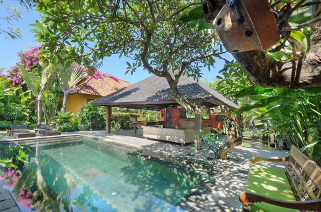 THREE BEDROOMS VILLA WALKING DISTANCE TO THE SANUR BEACH, Sanur, Denpasar