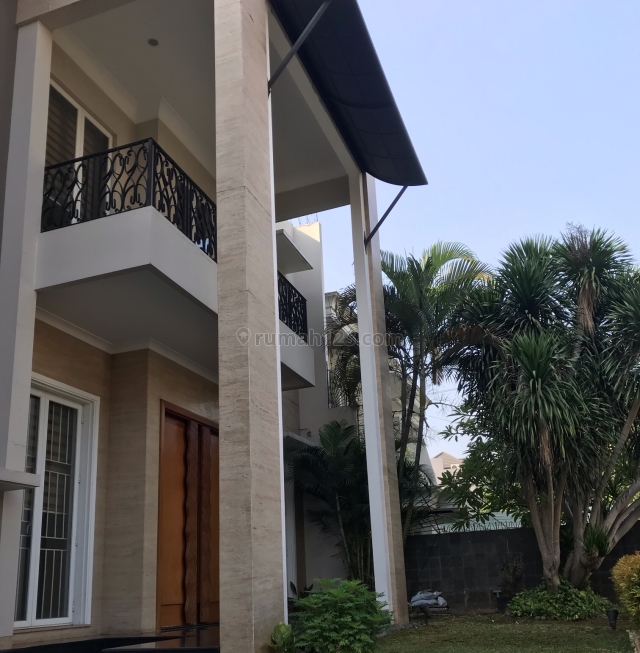 Modern house close to JIS Pondok Indah, Pondok Indah, Jakarta Selatan