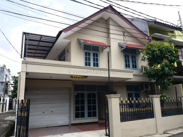 Rumah di Tebet, Jakarta Selatan 12810 Jalan 2 mobil, Tebet, Jakarta Selatan