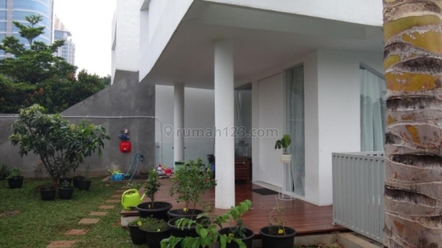Rumah Tingkat di Jalan Jeruk Purut Raya, Jakarta Selatan AG1193, Cilandak, Jakarta Selatan