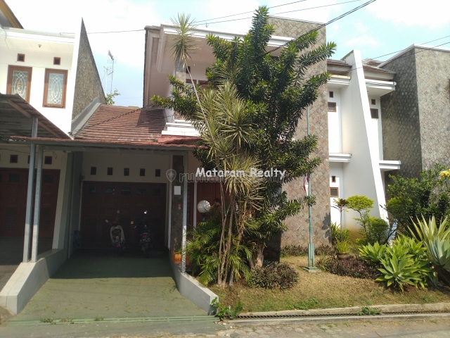 Turun Harga! Rumah Siap Huni Dalam Cluster Eksklusif Cigadung, 5 Menit ke Tubagus Ismail dan Simpang Dago, Dago, Bandung