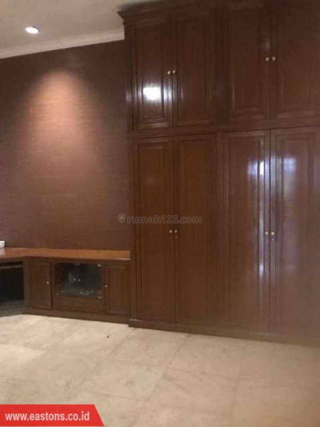 Rumah Berlantai Marmer Lingkungan Aman (PD008725), Pondok Indah, Jakarta Selatan