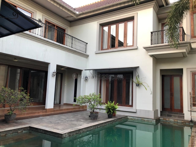 NICE HOUSE IN KEMANG DALAM, Kemang, Jakarta Selatan