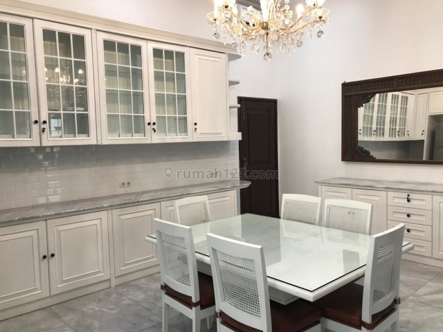 Menteng classic dekat Diponegoro dan Cik Ditiro, Menteng, Jakarta Pusat