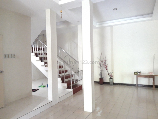 Rumah Hok di Manyar Jaya, Sukolilo, Surabaya
