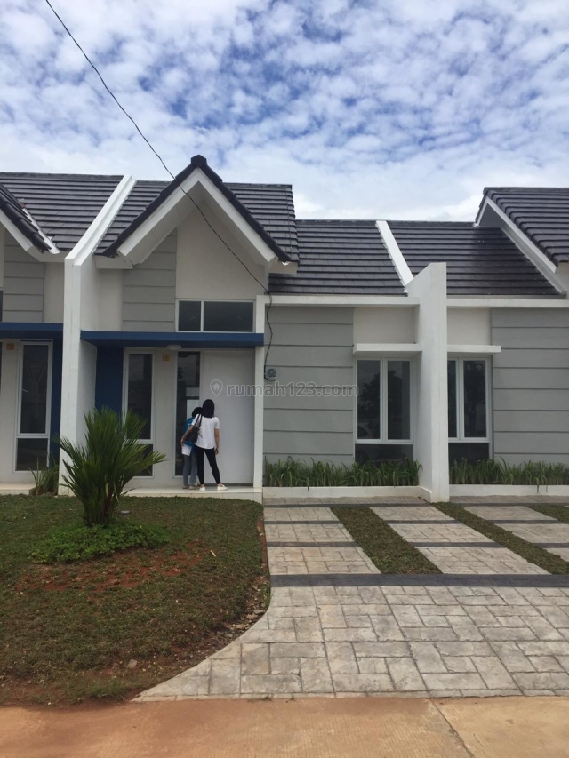 Rumah depan taman di cluster Manhattan mutiara gading city bekasi, Harapan Indah, Bekasi