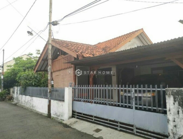 Rumah di komplek yang tenang+tanah luas, Pondok Gede, Bekasi