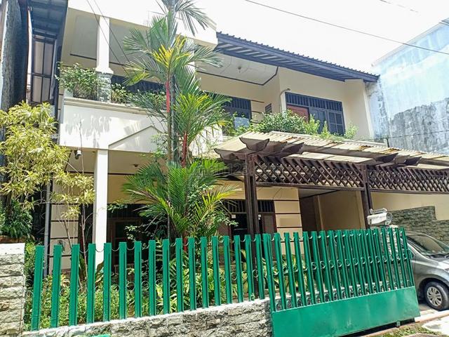 Dijual cepat rumah bagus 2 lantai di Komplek Raya Housing Pondok Gede, Pondok Gede, Bekasi