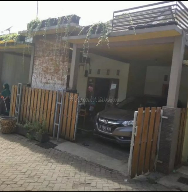 Rumah Asri 2 Lantai dalam Cluster dekaat Jalan Raya Wbiwa Mukti, Jati Luhur, Bekasi
