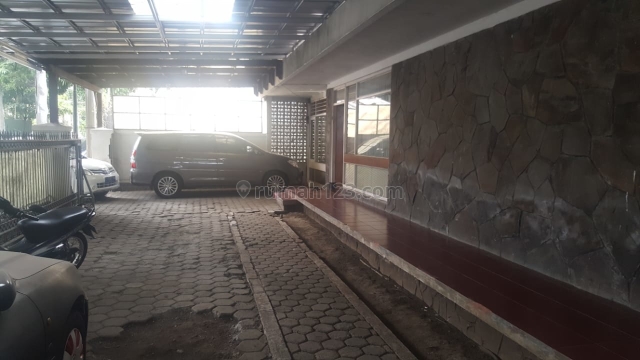 Rumah tengah sayap di jalan burangrang gatot subroto bandung, Burangrang, Bandung