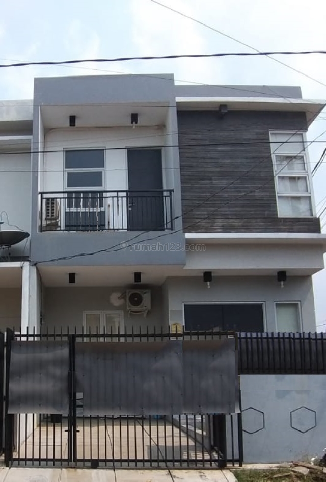 Rumah 2 Lantai Bisa KPR Di Boulevard Harapan Indah Bekasi, Bekasi, Bekasi
