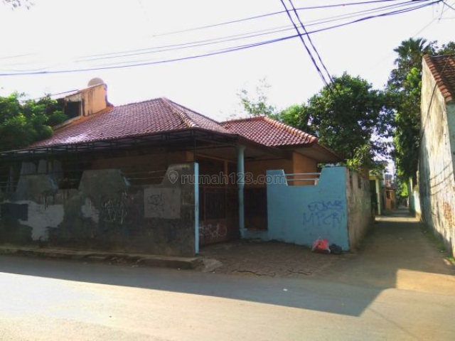 Rumah Seberang Halte Busway Ragunan Jakarta Selatan P-1246, Ragunan, Jakarta Selatan