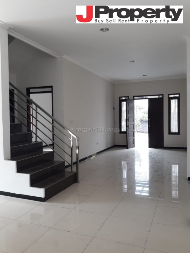 Rumah bagus, terawat, lokasi nyaman di tengah komplek jauh dr keramaian, Mekar Wangi, Bandung