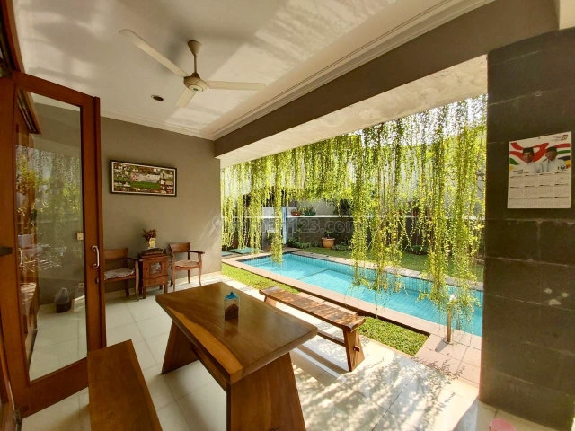 Rumah Gaya Minimalist dengan Swimming Pool di Cipete, Jakarta, Cilandak, Jakarta Selatan