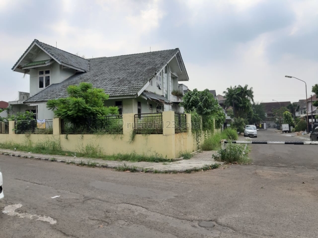 Rumah Hitung Tanah posisi Hook Cinere Jakarta selatan, Cinere, Jakarta Selatan