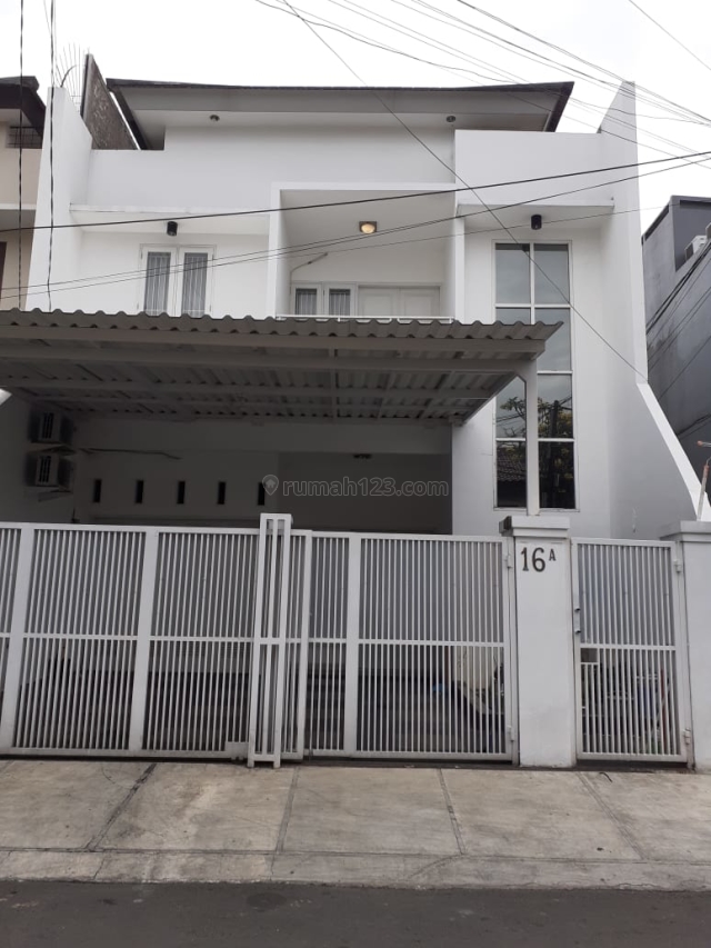 Rumah Minimalis jaaln 2 mobil, Tebet, Jakarta Selatan