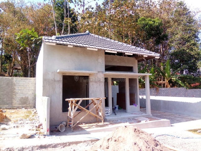 Rumah Pinggir Jalan Ungaran, Ungaran, Semarang