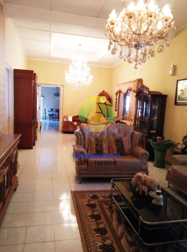 Rumah tengah kota cocok untuk kantor atau rumah tinggal, Ketelan, Solo