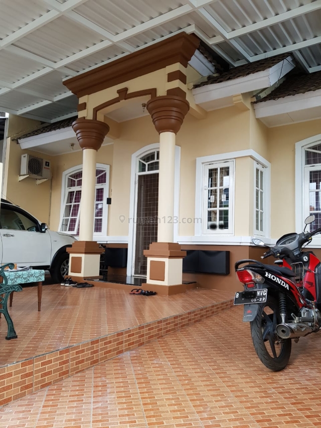 Murah, Rumah Cantik dan Strategis di Kencana Loka, BSD City, BSD Kencana Loka, Tangerang