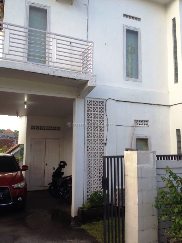 Rumah Modern Minimalis 2 Lantai Nusa Dua Bali, Mumbul, Badung