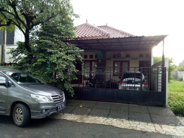Rumah depan Taman, Kemang Pratama, Bekasi