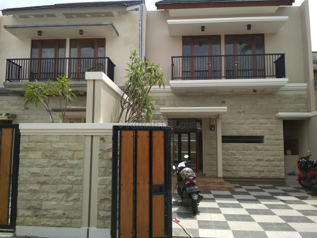 Rumah Baru kokoh di Jatiwaringin Bekasi, Cawang, Jakarta Timur