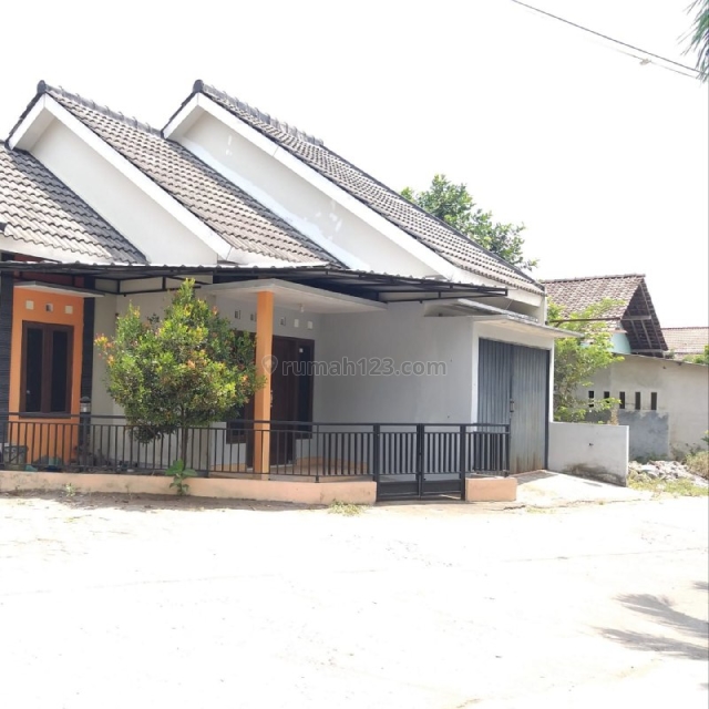 RUMAH SIAP HUNI HARGA MURAH ADA GARASi DI PLOSO KUNING CONDONG CATUR SLEMAN, Condong Catur, Sleman