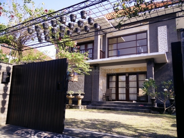 Rumah Cantik bernuansa Villa di Sidakarya, Sidakarya, Denpasar