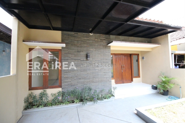 Rumah cantik 1,5 lantai area non cluster Solo Baru, Solo Baru, Surakarta