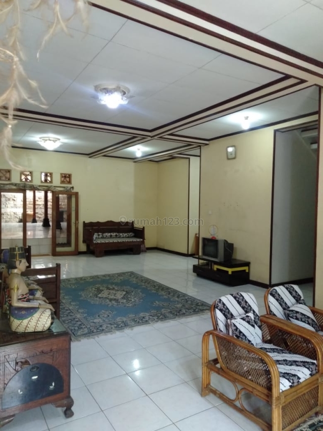 Rumah Berada Di Komplek Yang Elite Di Setraduta, Sarijadi, Bandung