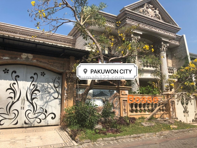 Rumah Second Klasic Bangunan Mewah di Pakkuwon City, Pakuwon City, Surabaya