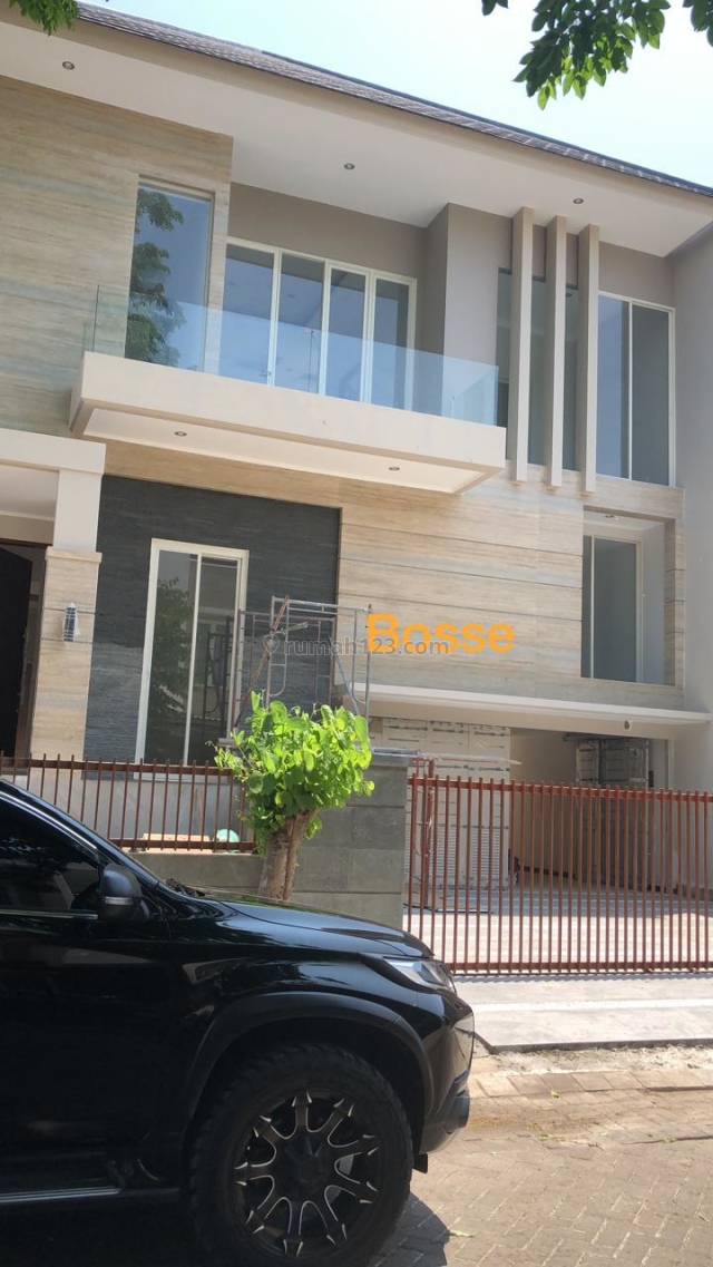 Rumah New Lux Minimalis di Pakuwon City, Pakuwon City, Surabaya