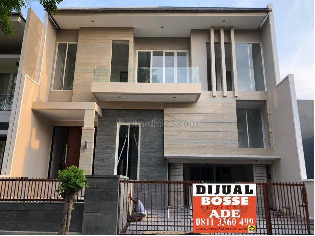 Rumah Baru Minimalis Modern 2,5 lantai di Pakuwon City, Pakuwon City, Surabaya