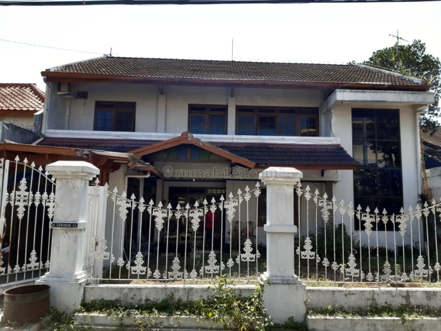 Rumah besar dan mewah di Sawitsari dekat kampus UGM dan pusat bisnis JL Kaliurang, Condong Catur, Sleman