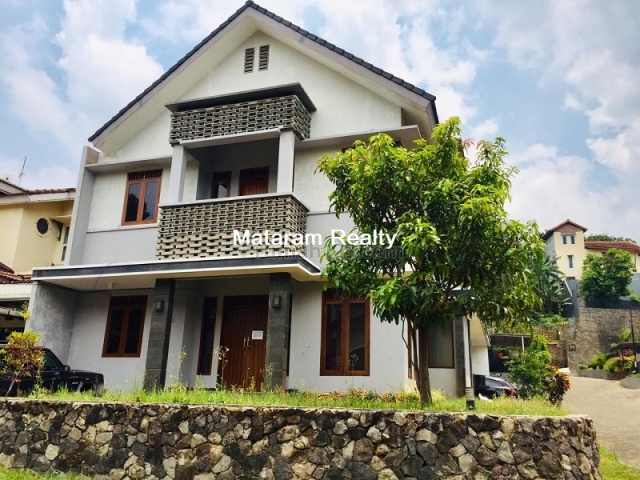 Rumah ELegant Dalam Komplek Exclusive Alamanda Tubagus Ismail, Tubagus Ismail, Bandung
