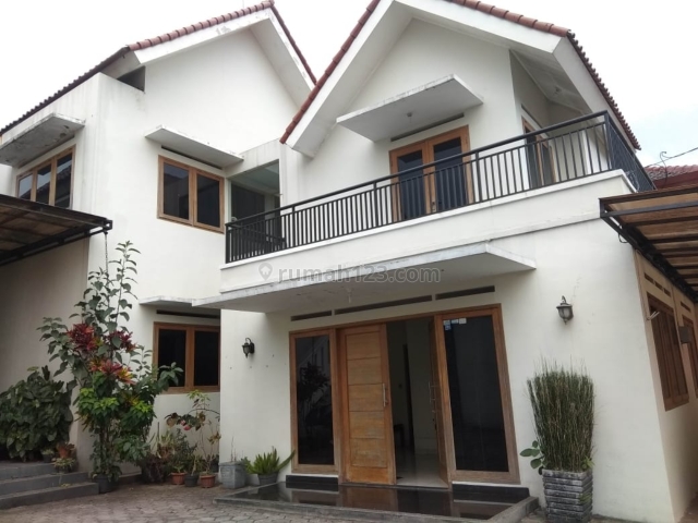 Rumah bagus funish di tubagus ismail dago bisa utk kantor, Tubagus Ismail, Bandung
