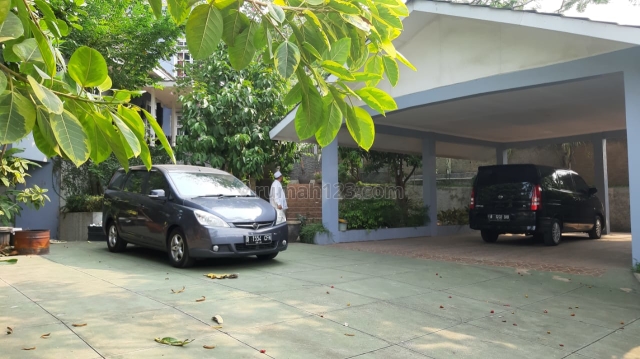 Rumah mewah + Gudang di sebelah kota wisata arteri raya cibubur, Cibubur, Bekasi